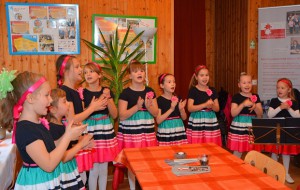 Großen Beifall gab es für den Kinderchor „Heimatmelodie“ für ihre auf Deutsch und Russisch vorgetragenen Lieder © A. Kellner